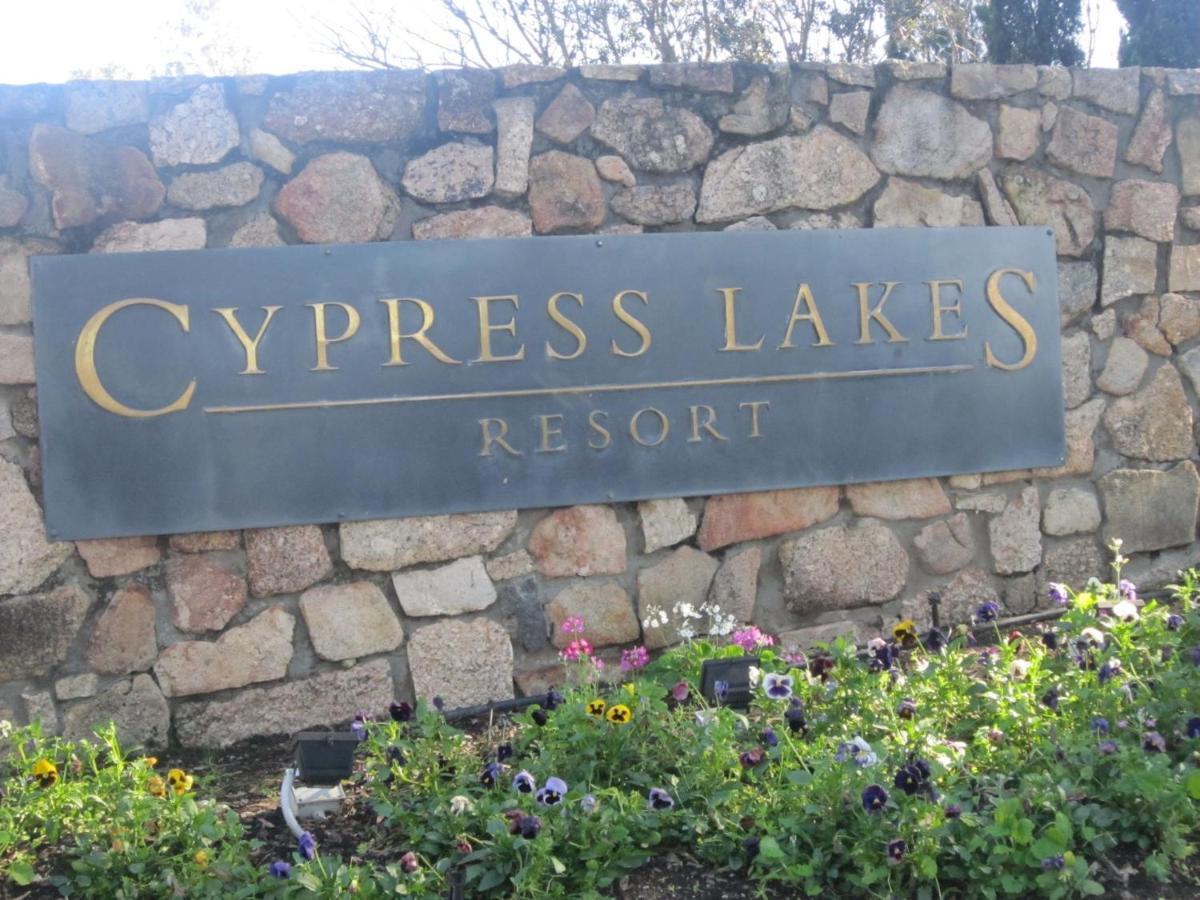 Villa 3Br De Saran Villa Located Within Cypress Lakes Resort Pokolbin Exterior foto